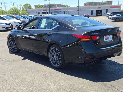 Used 2023 Nissan Altima 2.0 SR FWD image 16