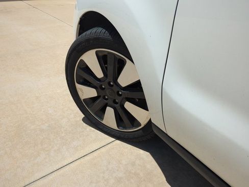 Used 2017 Kia Soul + w/ Designer's Package FWD image 9