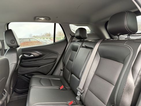 Used 2023 GMC Terrain SLT image 30