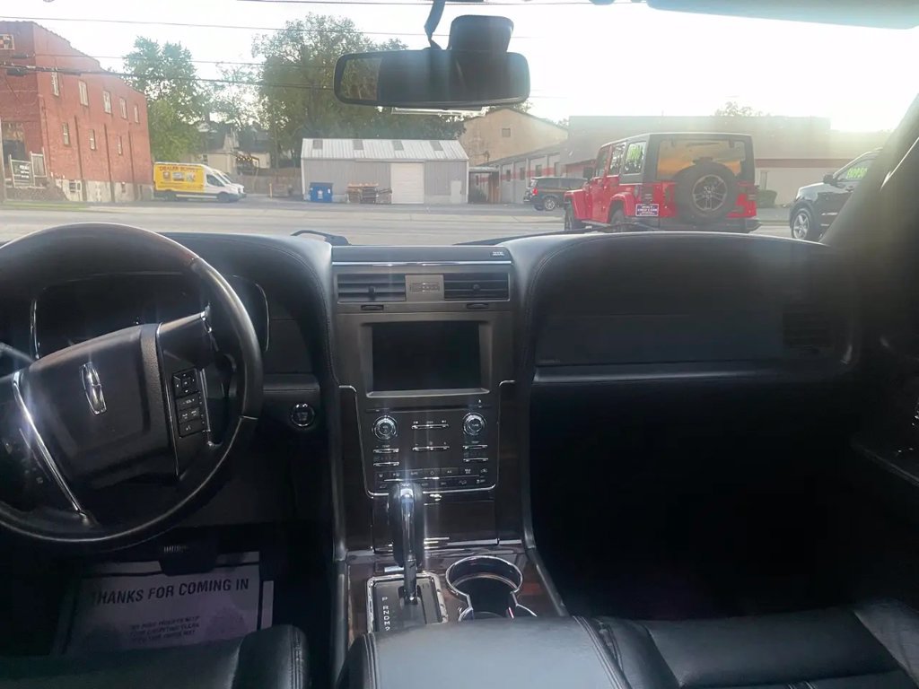 Used 2017 Lincoln Navigator Reserve AWD/4WD image 18