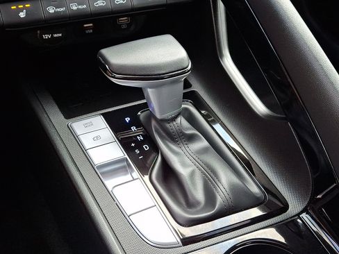 Certified 2023 Hyundai Elantra Limited FWD image 15