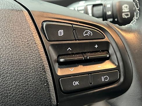 Used 2025 Hyundai Venue SEL image 38