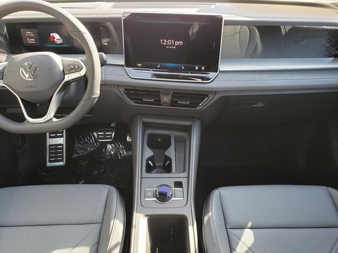 New 2026 Volkswagen Tiguan SE R-Line FWD image 10