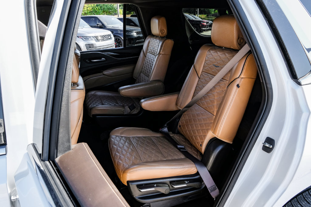 Used 2022 Cadillac Escalade Premium Luxury AWD/4WD image 39
