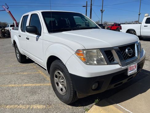 Used 2011 Nissan Frontier S image 2