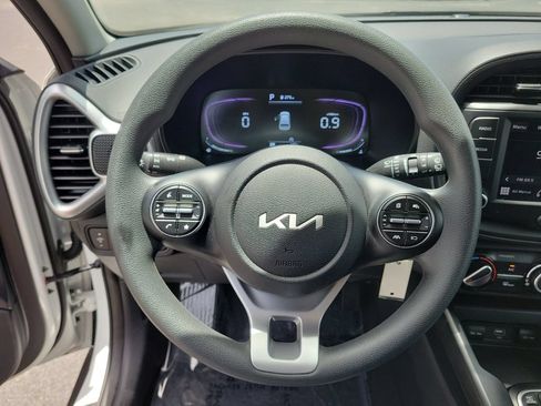 Used 2025 Kia Soul LX w/ LX Technology Package FWD image 26