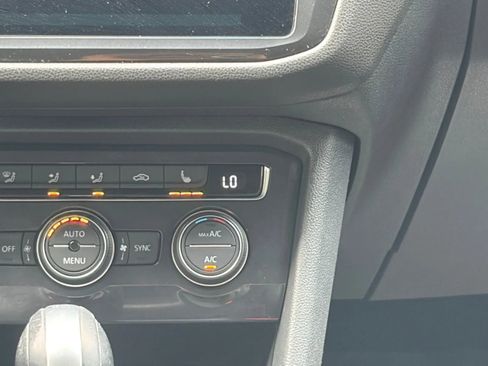 Used 2020 Volkswagen Tiguan SE R-Line image 23