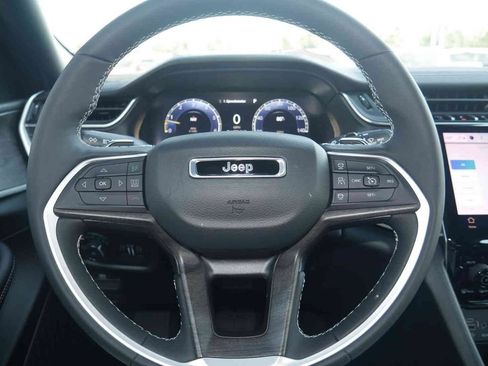 Certified 2025 Jeep Grand Cherokee L Limited w/ Trailer Tow Package AWD/4WD image 38