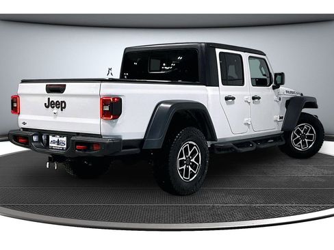 Used 2024 Jeep Gladiator Rubicon w/ Technology Group image 14