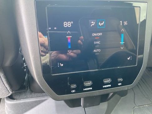 Used 2025 GMC Yukon Denali Ultimate w/ LPO, Floor Liner Package image 30