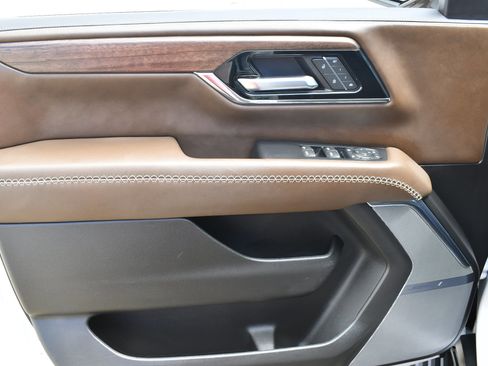 Used 2025 GMC Yukon XL Denali Ultimate image 15