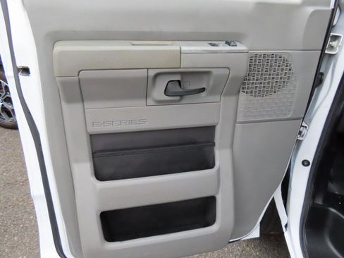 Used 2013 Ford E-350 and Econoline 350 Super Duty w/ PWR Group RWD image 10