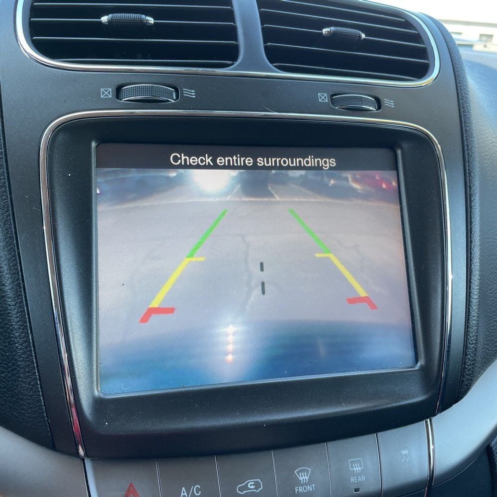 Used 2018 Dodge Journey Crossroad w/ Nav & Sun Group FWD image 11