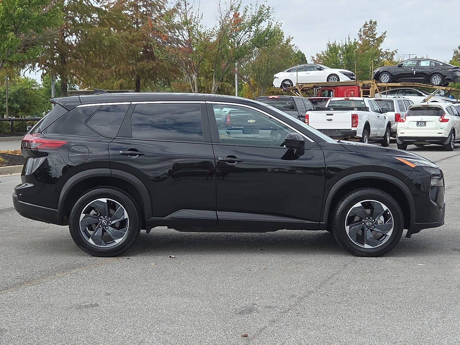 Used 2025 Nissan Rogue SV AWD/4WD image 6