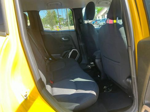 Used 2016 Jeep Renegade Latitude w/ Popular Equipment Group AWD/4WD image 30