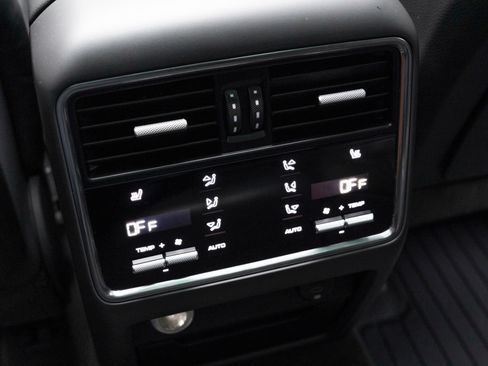 Used 2020 Porsche Cayenne AWD/4WD image 45