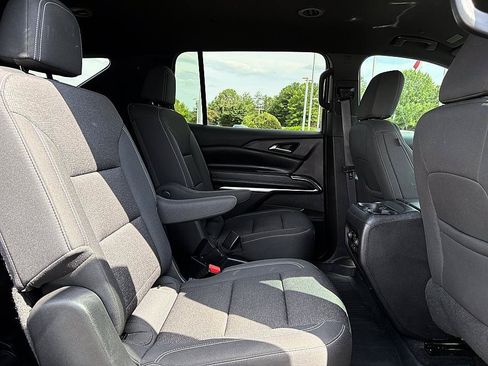 Used 2025 Chevrolet Traverse LT w/ Driver Confidence Package FWD image 13