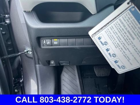 Used 2025 Toyota RAV4 XLE AWD/4WD image 31