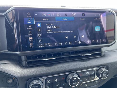 Used 2024 Jeep Wrangler Unlimited Sport AWD/4WD image 8