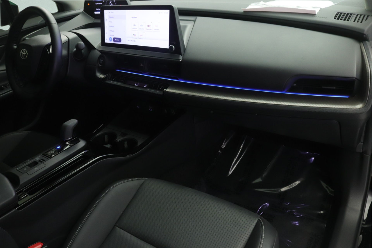 Used 2024 Toyota Prius XLE FWD image 22