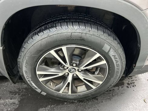 Used 2019 Toyota Highlander Plus AWD/4WD image 8