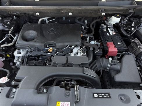 Used 2021 Toyota RAV4 XLE Premium image 31