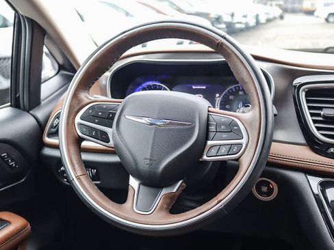 Used 2017 Chrysler Pacifica Limited FWD image 15