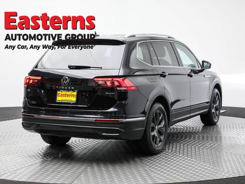 Used 2023 Volkswagen Tiguan SE image 5