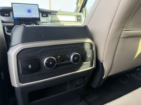 Used 2024 Ford Expedition Max XLT image 17