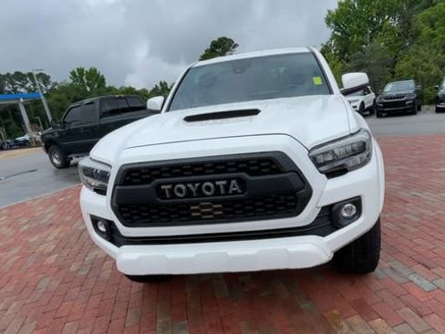 Used 2023 Toyota Tacoma TRD Sport w/ TRD Premium Sport Package AWD/4WD image 4