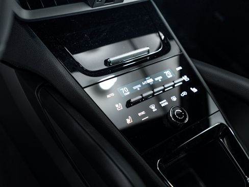 Certified 2026 Porsche Cayenne AWD/4WD image 14