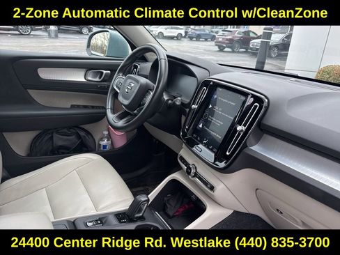 Used 2019 Volvo XC40 T5 Momentum image 12