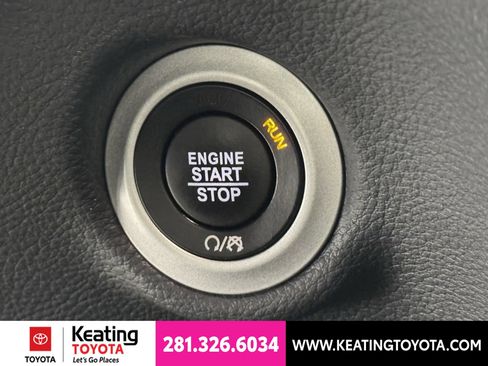 Used 2025 Chrysler Pacifica Limited FWD image 30