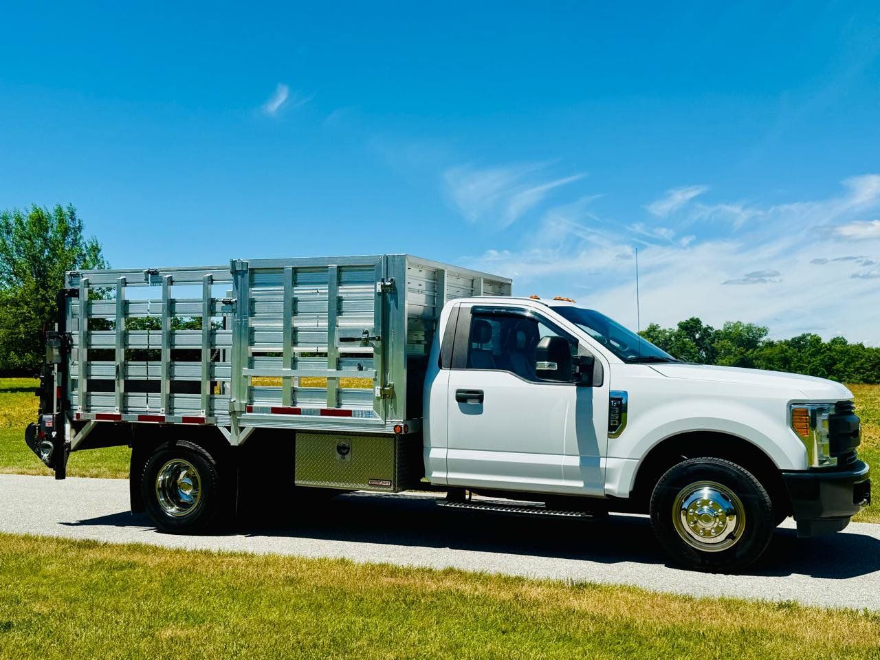 Used 2017 Ford F350 XL w/ Power Equipment Group RWD image 6