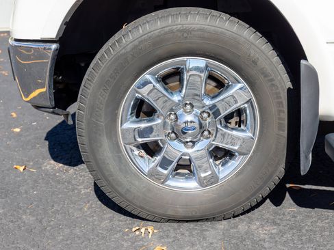 Used 2014 Ford F150 Lariat w/ Lariat Chrome Package image 40