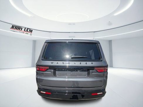 Used 2025 Jeep Wagoneer L Series II image 4