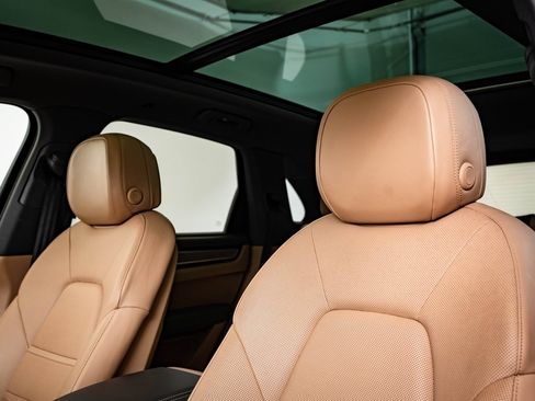 Used 2019 Porsche Cayenne image 25