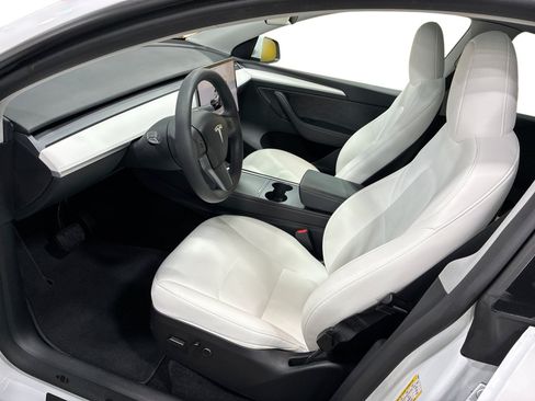 Certified 2023 Tesla Model Y Long Range AWD/4WD image 9