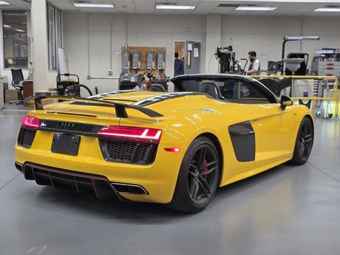 Used 2018 Audi R8 V10 plus image 5