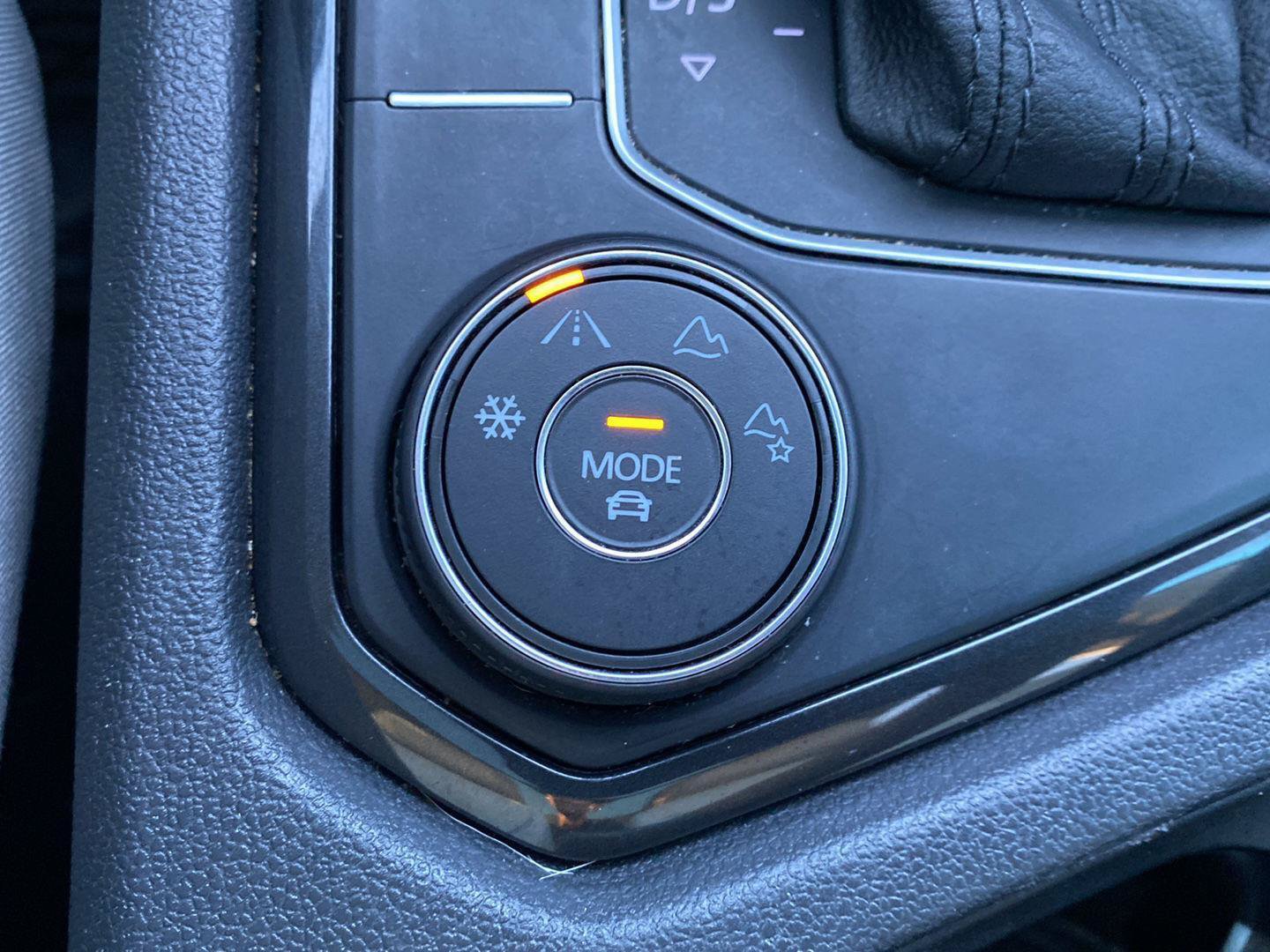 Used 2019 Volkswagen Tiguan SEL Premium AWD/4WD image 24