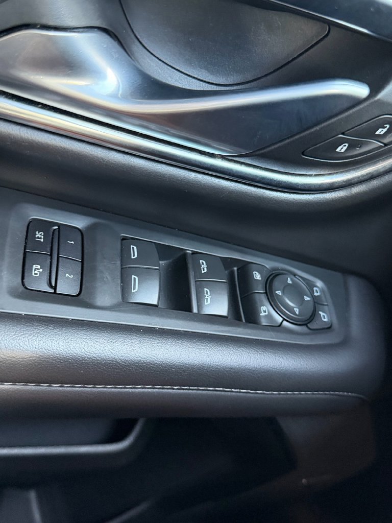 Used 2022 Chevrolet Tahoe LT w/ Luxury Package RWD image 38