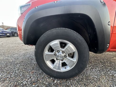 Used 2016 Toyota Tacoma TRD Sport image 27