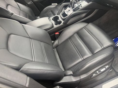 Used 2021 Porsche Cayenne image 11