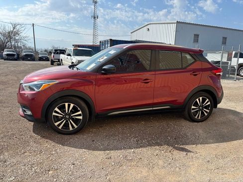 Used 2020 Nissan Kicks SR image 4