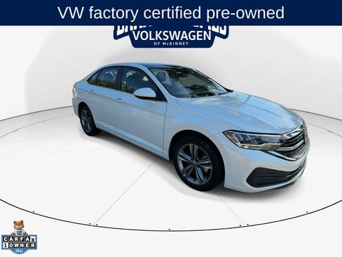 Used 2024 Volkswagen Jetta SE w/ Panoramic Sunroof Package FWD image 2