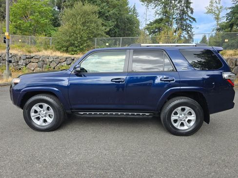 Used 2020 Toyota 4Runner SR5 Premium w/ Moonroof Package AWD/4WD image 3