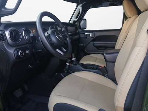 Used 2023 Jeep Gladiator Sport w/ Off Road Group AWD/4WD image 19