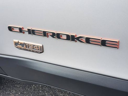 Used 2016 Jeep Cherokee 75th Anniversary FWD image 30