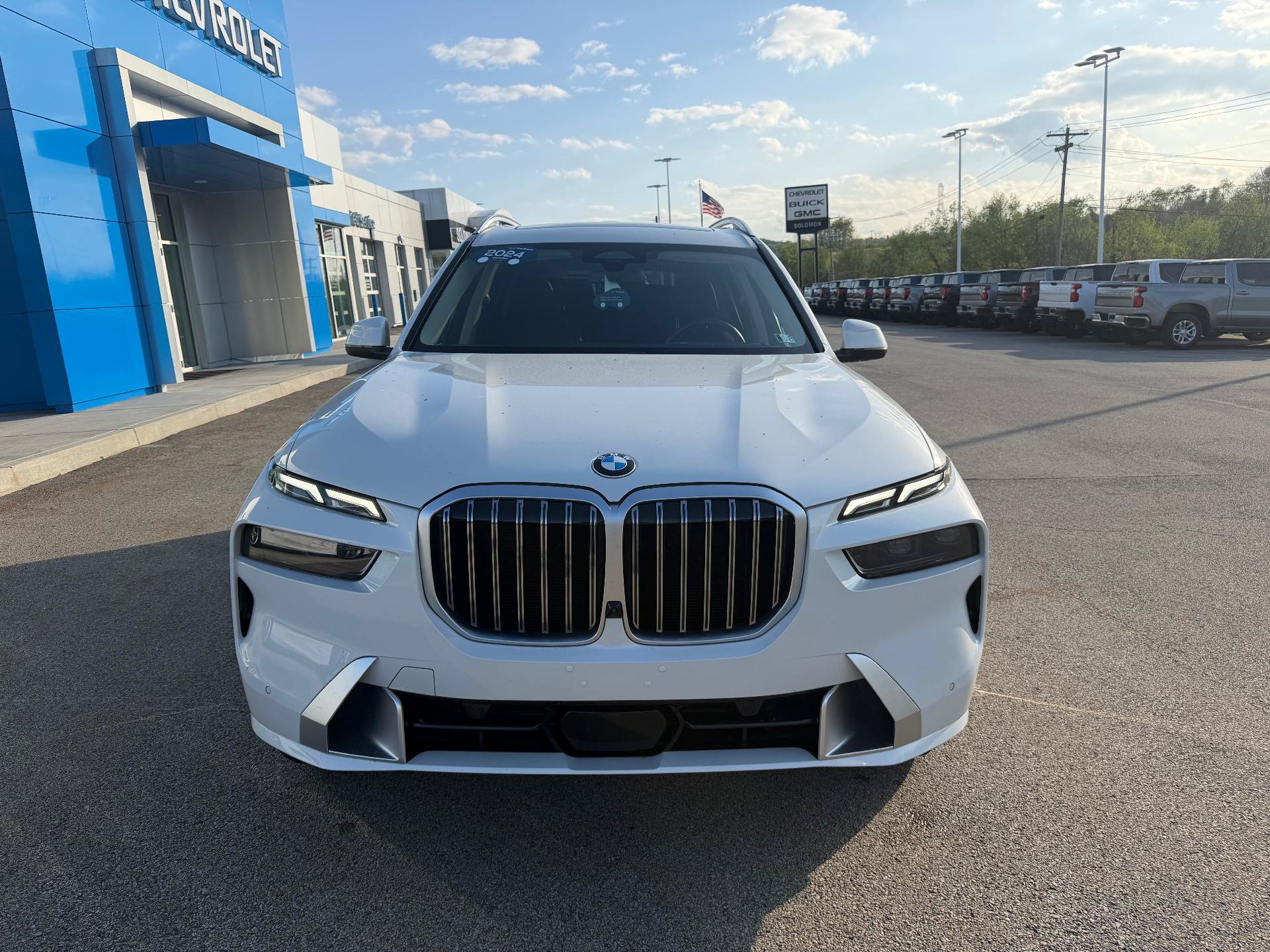 Used 2024 BMW X7 xDrive40i w/ Premium Package AWD/4WD image 9