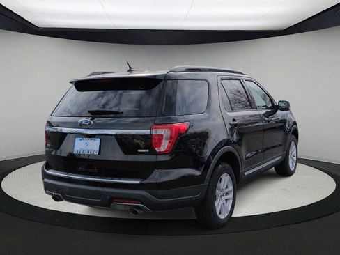 Used 2018 Ford Explorer XLT w/ Equipment Group 202A image 8